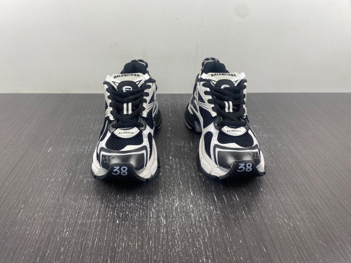 Ba*len*cia*ga runner sneaker