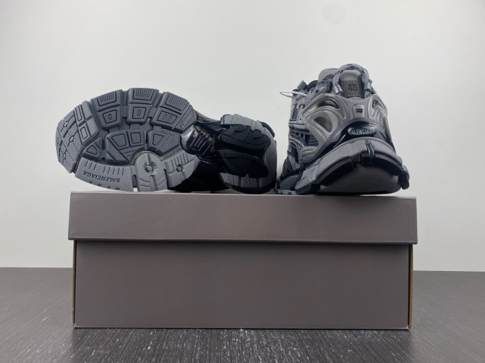 Ba*len*cia*ga runner sneaker