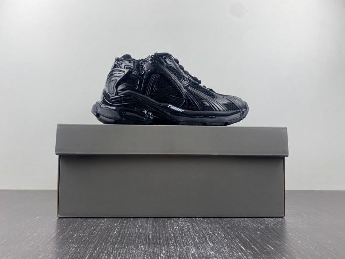 Ba*len*cia*ga runner sneaker