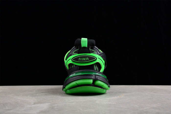 Ba*len*cia*ga track 8000017