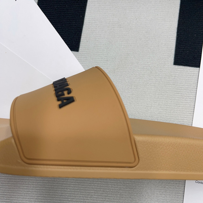 balenciag* sandal bs21