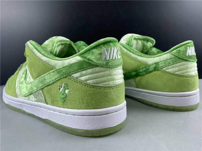 nike dunk sb low strangelove green ct2552-300