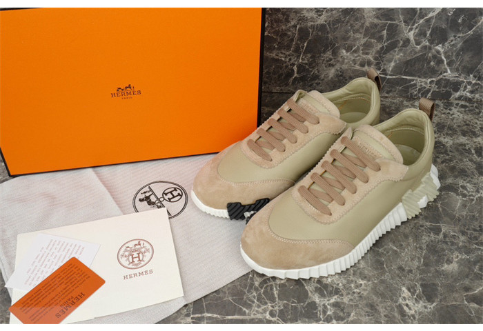 H**me5 snekaers hm009