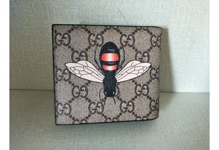G*u*i with plaid bee wallets