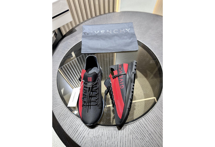 Givenchy Sneakers 660042
