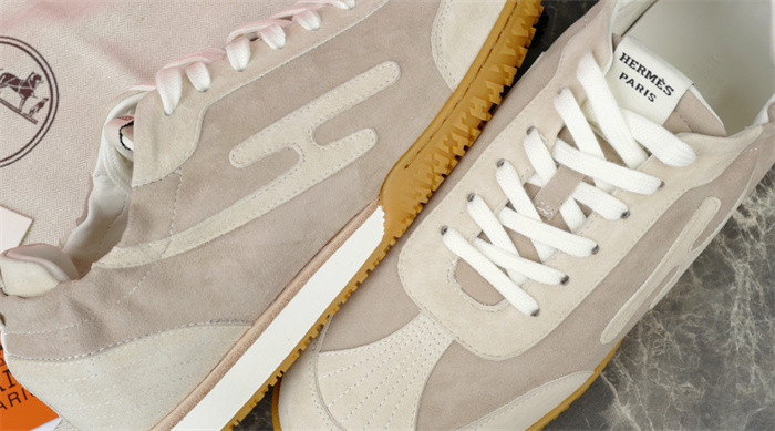 H**me5 snekaers hm004