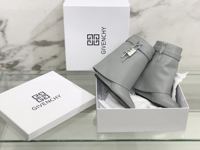 Givenchy Boots 660012