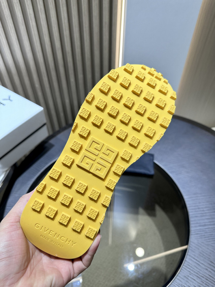 Givenchy Sneakers 660034