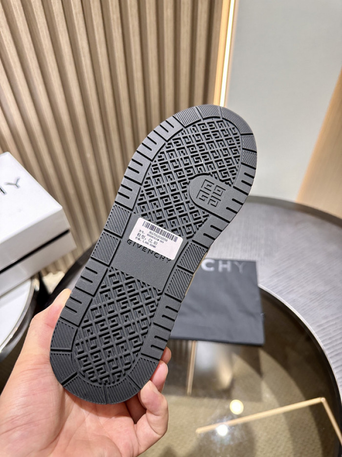 Givenchy Sneakers 660029