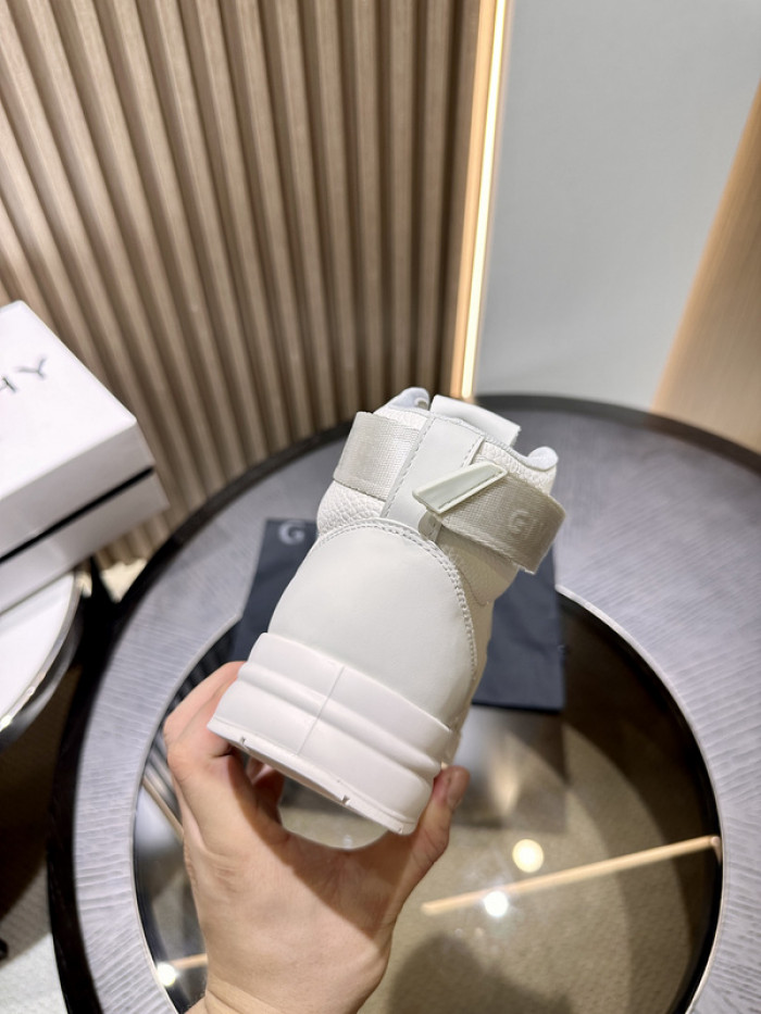 Givenchy Sneakers 660025