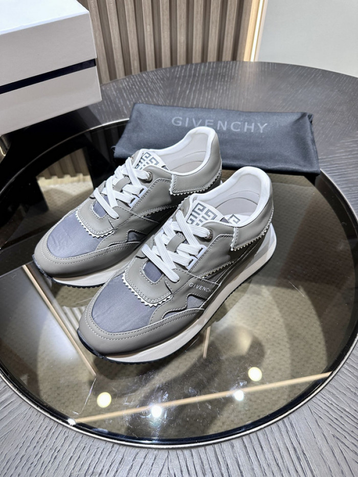 Givenchy Sneakers 660056