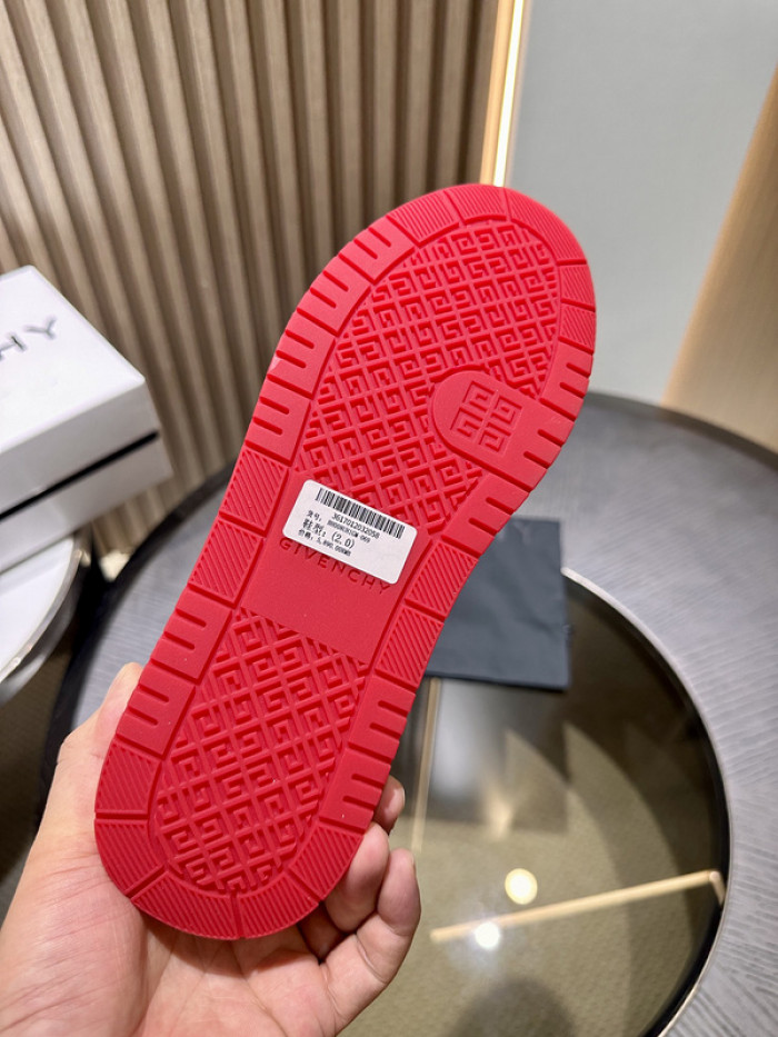 Givenchy Sneakers 660027