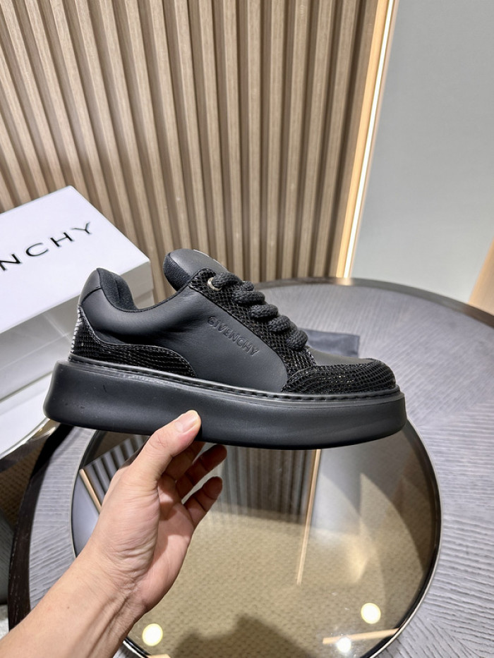 Givenchy Sneakers 660017
