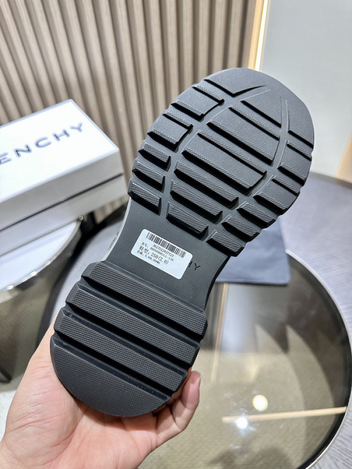 Givenchy Sneakers 660042
