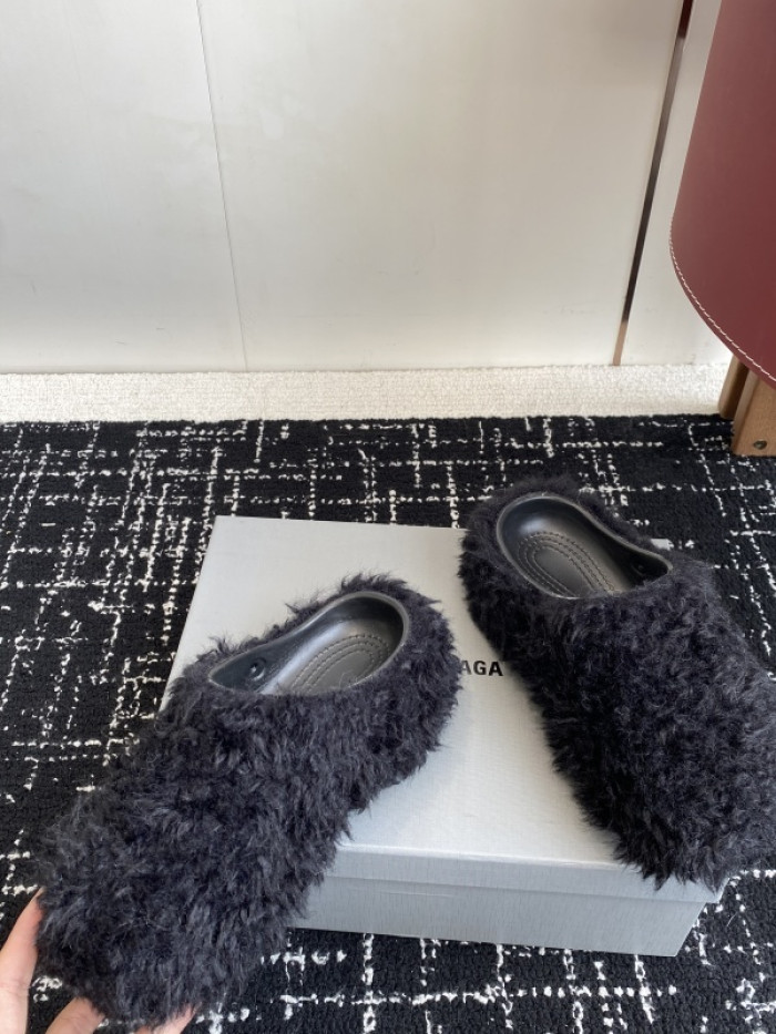 Balenciag* Sandal BS113