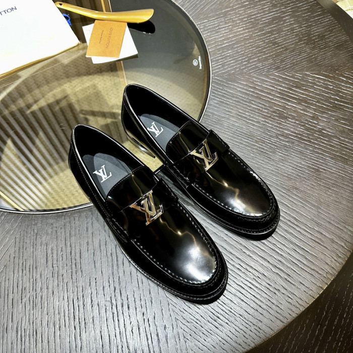 LV LOAFERS L0000612