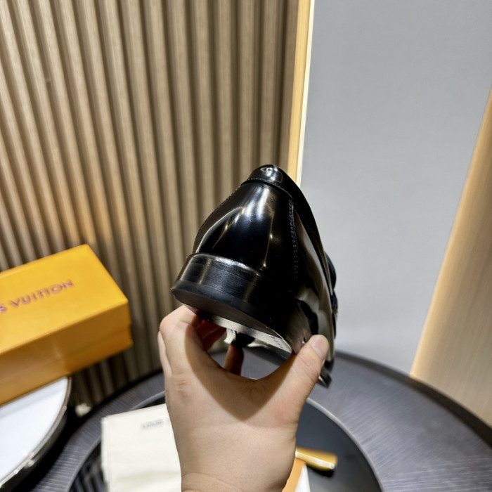 LV LOAFERS L0000612