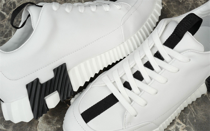 H**me5 snekaers hm003