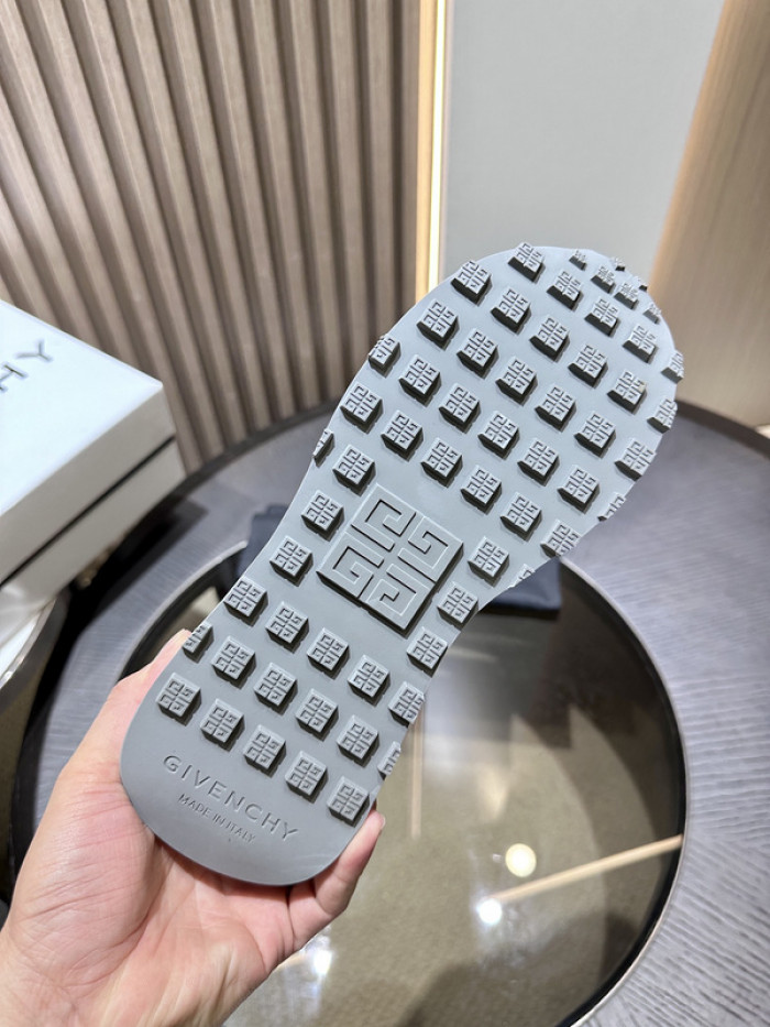 Givenchy Sneakers 660031