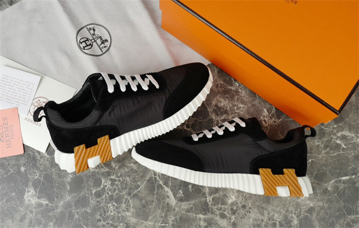 H**me5 snekaers hm007